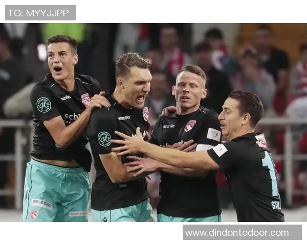 图恩队与年轻人队激战正酣谁能在这场较量中胜出夺得荣耀