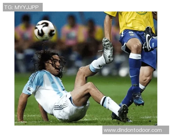 尤文图斯与巴萨激战黄牌频出球员表现引发热议