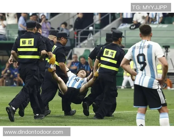 沃克凯斯勒展现潜力成新星球场表现引发球迷热议与期待 沃克凯斯勒展现潜力成新星球场表现引发球迷热议与期待